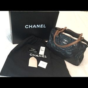Chanel quilted shoulder bag with leather straps